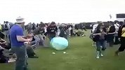 搞笑-20120321-恶搞-盆友随时玩死你啊