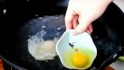 荷包蛋好吃有诀窍，切记不要直接下锅煮，教你一招，不烂也不散！