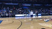 【PP体育在现场】库里出场热身 花式胯下运球眼花缭乱