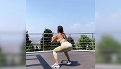 C罗女友叒晒火辣身材 极限炸臀吸爆眼球！网友：总裁有福气