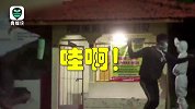 又出怪招？印尼一村庄志愿者扮成“鬼魂”巡逻 吓唬人们待在家中
