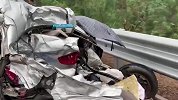 江罗高速广东江门段发生交通事故 小车严重变形致4死1伤