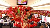 乘务员们高铁上办“春晚”热闹非凡  旅客：看了想念父母