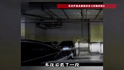 停车场里两车同时开启无人泊车，没想到连续发生碰撞