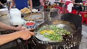 福建大叔做本地小吃，传承了3代人，1份卖20，高峰1小时能煎80份