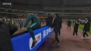 泰德哨响全场比赛结束 申花疯狂庆祝场上场下哭成一片