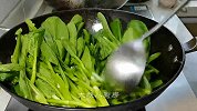 广东人炒菜心为什么那么好吃，其实做法很简单，脆绿爽脆超好吃