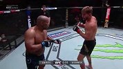 福利！UFC2020年经典回顾：小战警击败科米尔赢下终局之战