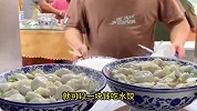 收破烂的美女去吃饺子让饺子馆生意翻倍