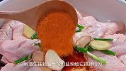 把啤酒倒进鸡翅里泡一泡，出锅以后椒香四溢，真的太好吃啦