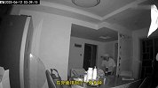 女子家深夜进贼，毛贼看见监控扭头就跑，10天后再次光顾小区！