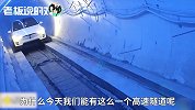 马斯克邀人“钻”隧道！女主播一尖叫，马斯克立马握住她的手？