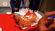 赛区爆款！河南队全队吃烤全羊庆祝 多拉多香到起飞