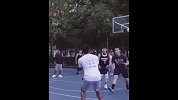 丹尼斯史密斯现身中国野球场 投篮精准还送转身暴扣