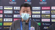 申花抵达球场 崔康熙：伤病集中在进攻线 动用一切球员打好比赛