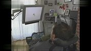 瘫痪者的福音 用意念指挥机器人实现生活自理