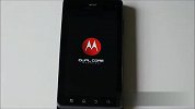 摩托罗拉首款双核机型Droid 3上手试玩