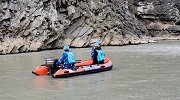 13岁少年疑似因耍手机消费被父母批评 第二天从5楼跳河身亡