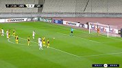 第18分钟莱斯特城球员瓦尔迪点球进球 雅典AEK0-1莱斯特城