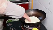 教你炒饼的家常做法，直接下锅就错了，加这几步，好吃又劲道