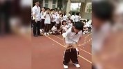 太拼了吧！裤子掉了仍坚持跳绳 网友：拼搏的孩子运气不会太差