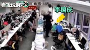 李国庆撬保险柜视频曝光！身穿绿衣、戴帽子口罩，翻箱倒柜找资料