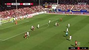 上半场补时第2分钟弗赖堡球员施密德射门 - 打偏