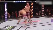 太强！MMA超暴力回旋飞踢 一脚爆头残忍KO
