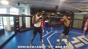 UFC-18年-NBA明星格里芬造访UFC训练营 与牛仔在八角笼里小试牛刀-花絮