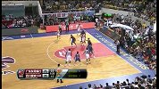 CBA-1314赛季-常规赛-第1轮-贺晓彬快攻上篮被回防的周鹏扇了一记大帽-花絮