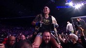 UFC史上第一位双腰带女子选手就是这么大牌！连路都不用自己走