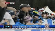 体育-13年-滑雪名将挑战极限 大回转飞跃汽车-新闻