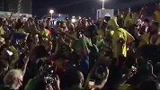 气势不能丢！巴西出局球迷仍享受过程 歌声+号角一个没少