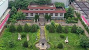 业主买阳光房到手却是“坟景房”：眼皮底下都是坟墓