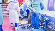长春：一群人在包房内吃饭 两小时后120来拉走了16人