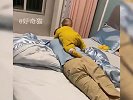 爸爸带娃爆笑场面