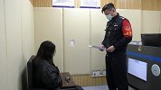 女子编造“扶老人反遭讹”谣言被拘 警方：被抓时正想编新谣言