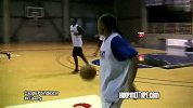 街球-女孩单挑美职篮球员特尔费尔 真枪实弹互飚干拔跳投-专题