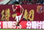 拉维奇外围贴地箭考验曾诚 高拉特禁区抢射差之毫厘