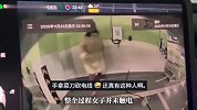 车辆哨兵功能拍下女子手持菜刀，四下砍断充电线后扬长而去