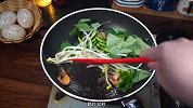 豆芽菜怎么炒才好吃，简单又好吃的豆芽菜炒红薯叶，清爽开胃