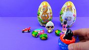 宝宝拿来奇趣蛋，打开后里面藏着玩具车，宝宝和玩具车一起玩耍