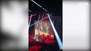 绝对球迷！歌手演唱会播放利拉德绝杀雷霆画面 开拓者点赞