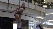 上海ifc商场上演星级芭蕾平行杂技秀