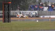 【丹麦】大型翻车现场！11辆赛车连环相撞差点冲上观众席
