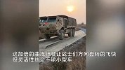兵哥哥展示军车“科目二”，硬核玩转方向盘开贼稳，一气呵成现场超燃