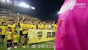 从未放弃心中的理想！广州豹冲超成功后全场齐唱海阔天空