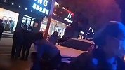 太疯狂！醉驾司机遇路检突然加速 撞死行人弃车逃跑