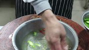 “土匪猪肝”怎样做才好吃？大厨教你详细做法，地道的下饭菜