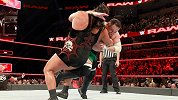 WWE-18年-RAW第1285期：单打赛 萨摩亚乔VS莱诺-单场